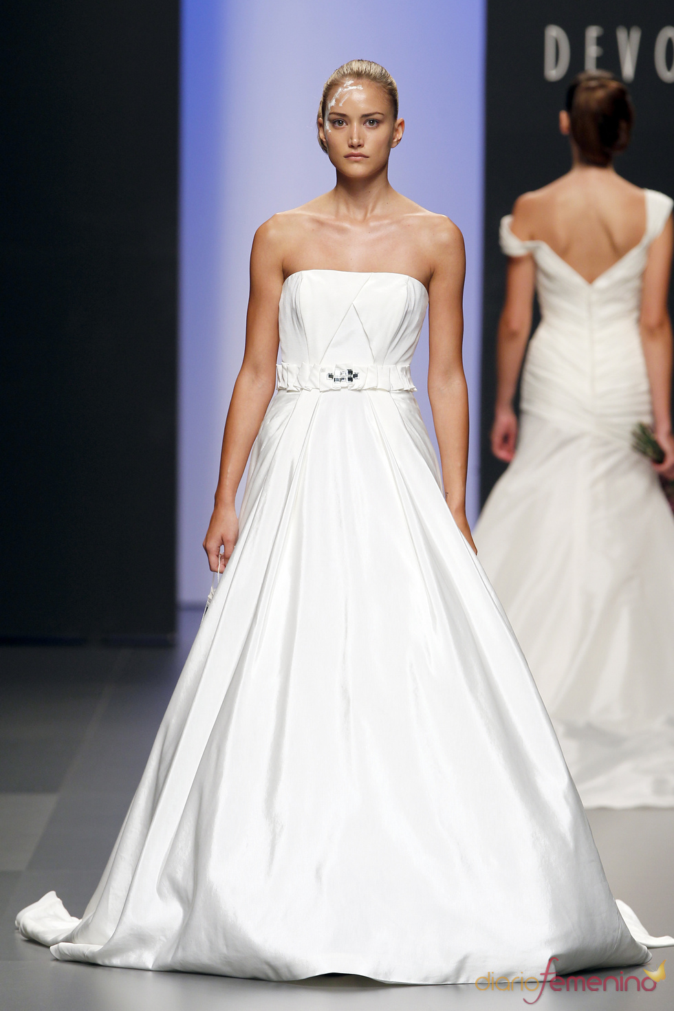 Vestido de novia palabra de honor de Devota&Lomba