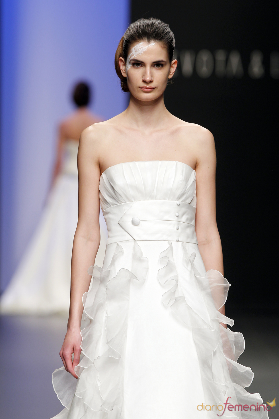 Vestido de novia con glamour de Devota&Lomba
