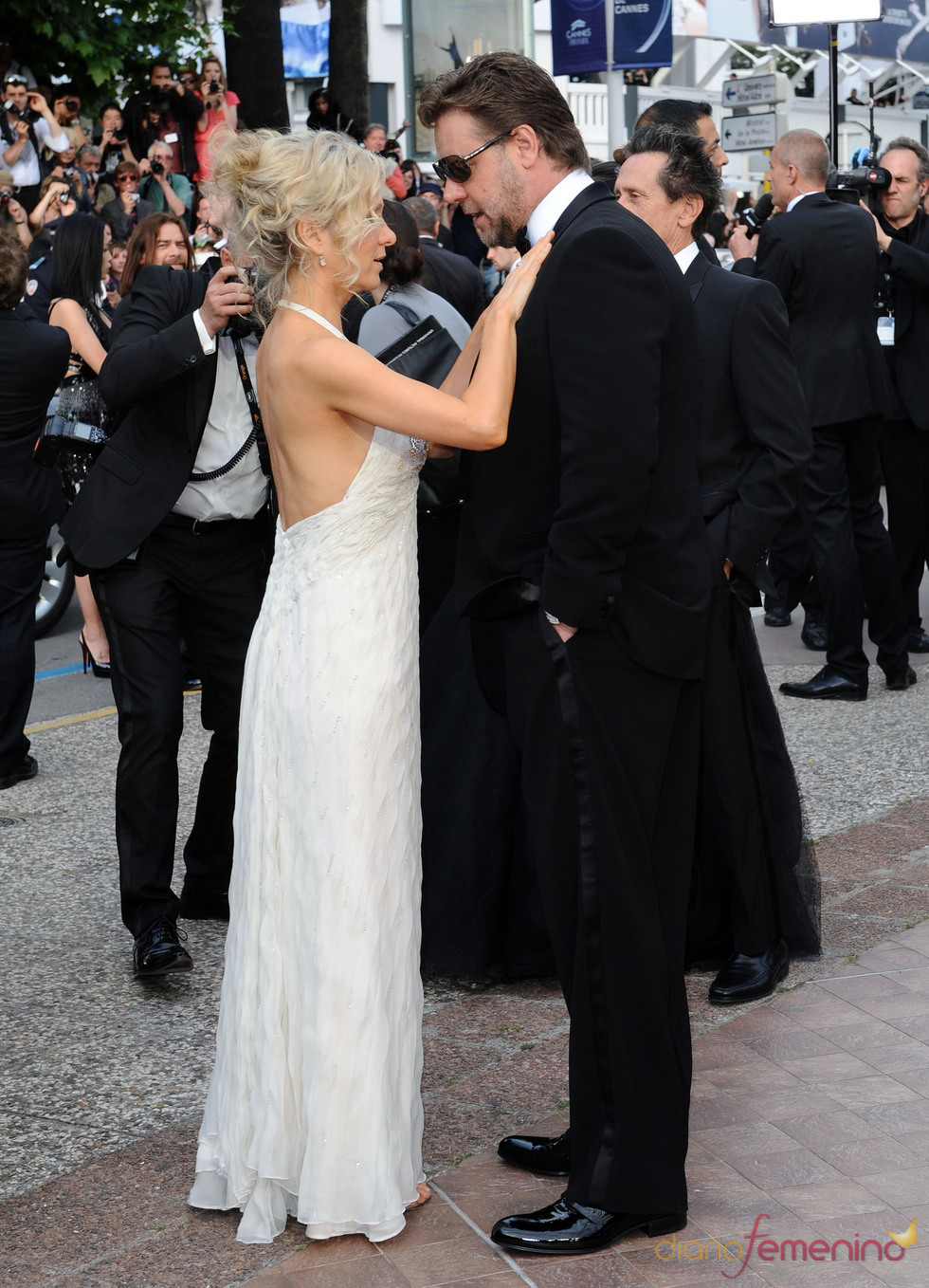 Momento dulce de Russell Crowe y su mujer en Cannes
