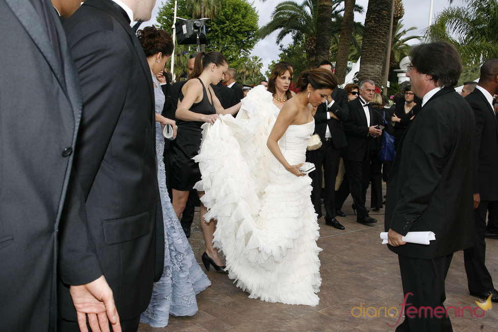 Eva Longoria en Cannes, ¿un vestido demasiado largo?