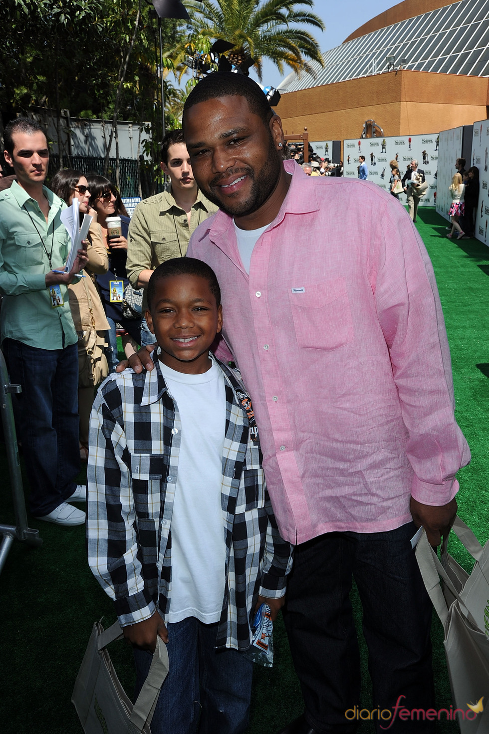 Anthony Anderson e hijo en el estreno de 'Shrek Forever After'