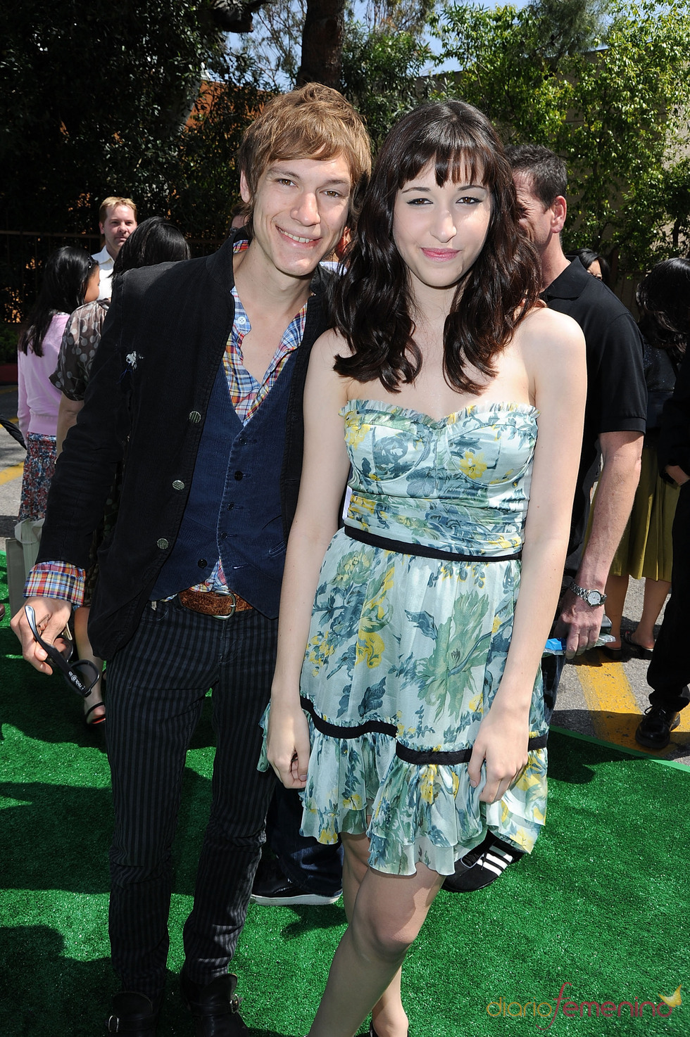 Landon Pigg y Lucy Schwartz en el estreno de 'Shrek Forever After'