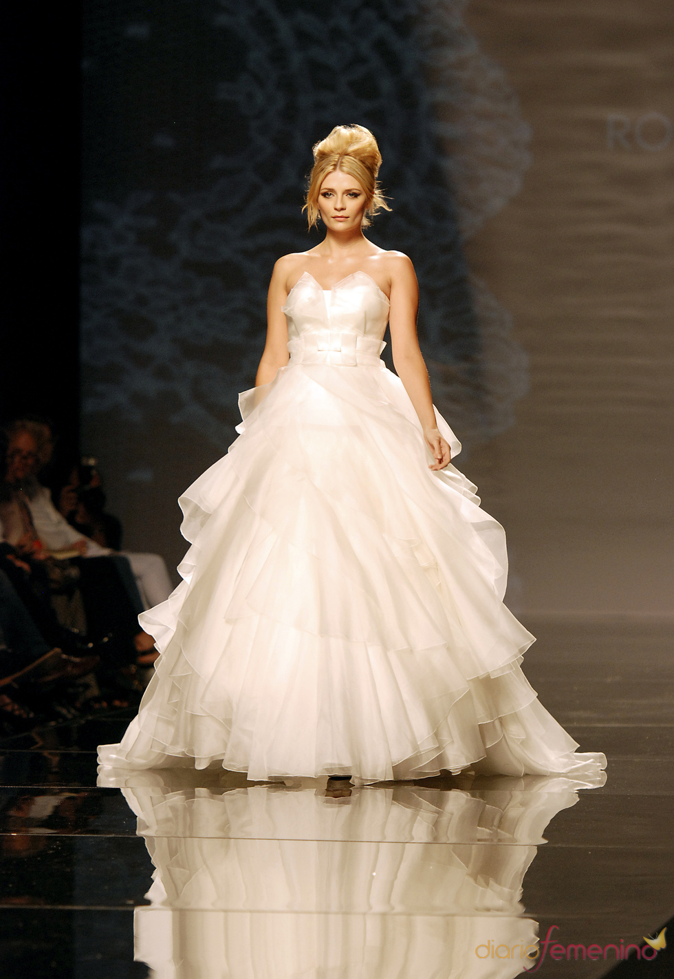 Mischa Barton se viste de blanco en Gaudí Novias