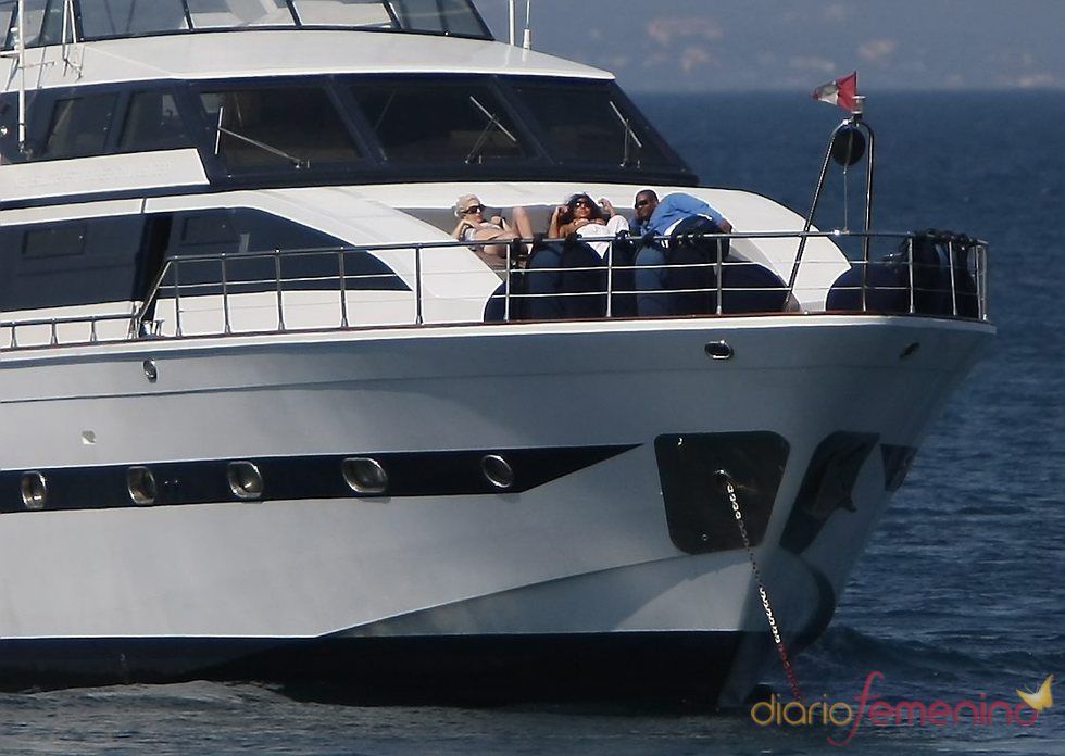 Lady Gaga descansando en Saint Tropez