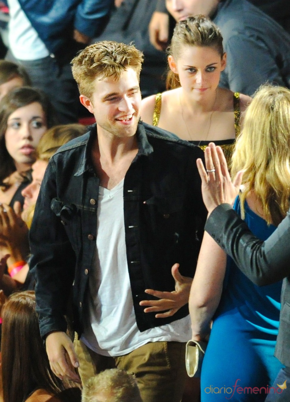 Nuevo look de Robert Pattinson en los MTV Movie Awards 2010