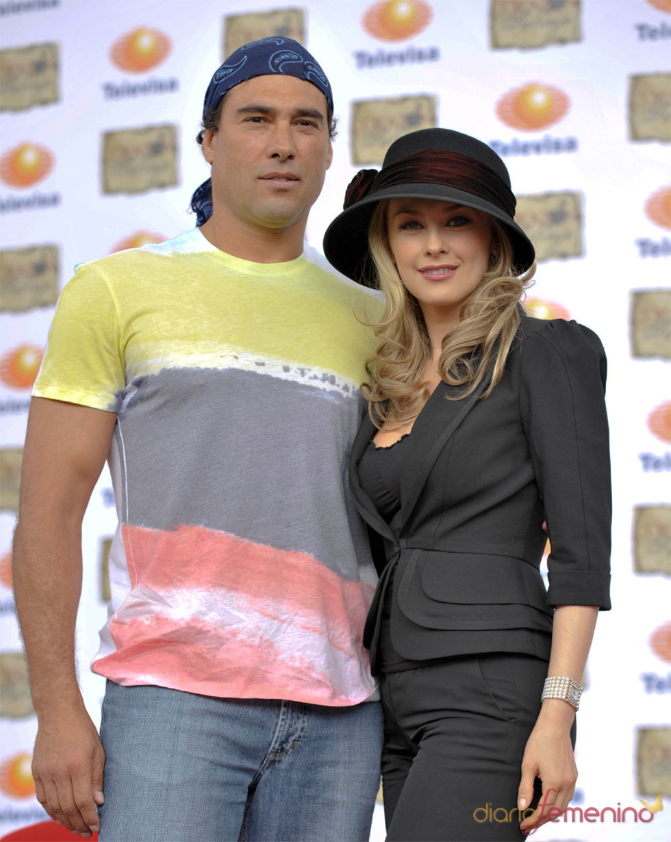 Los actores Eduardo Yáñez y Aracely Arámbula