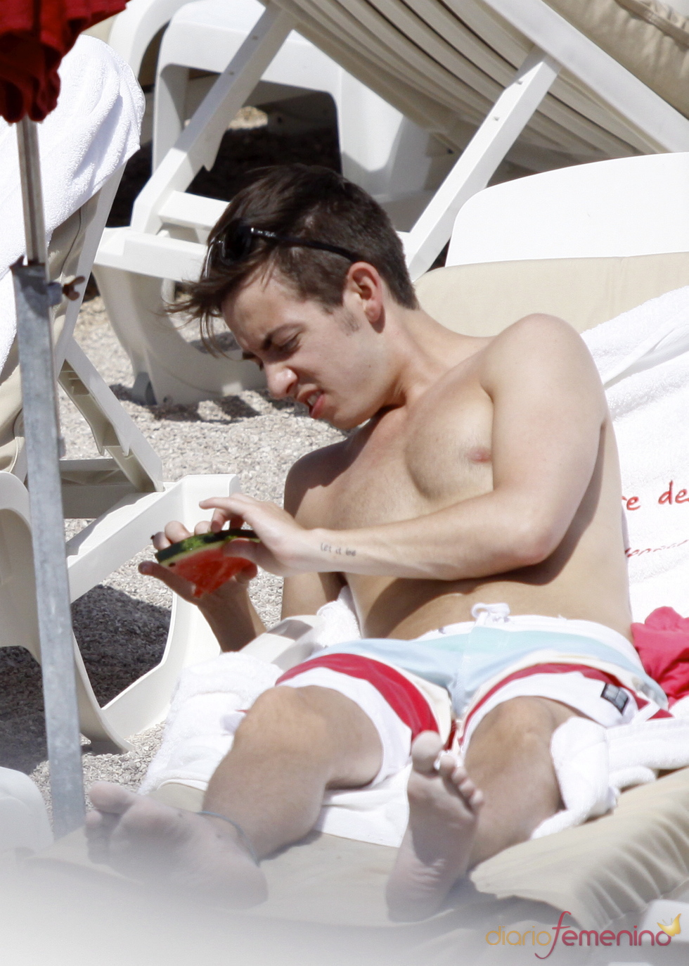 Kevin McHale toma el sol en Mónaco