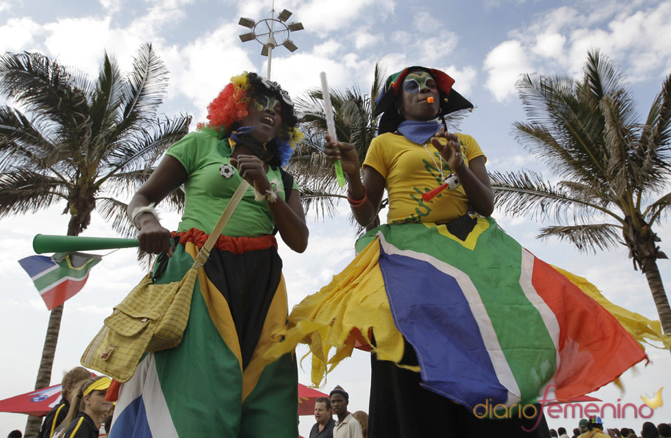 Los sudafricanos siguen la ceremonia de apertura con pasión