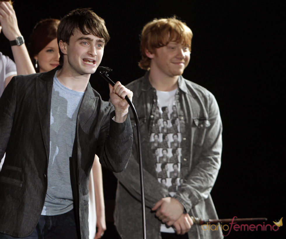 Daniel Radcliffe y Rupert Grint en el parque temático de 'Harry Potter'