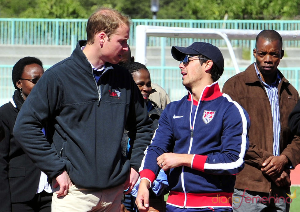 Guillermo de Inglaterra y Joe Jonas coinciden en un partido
