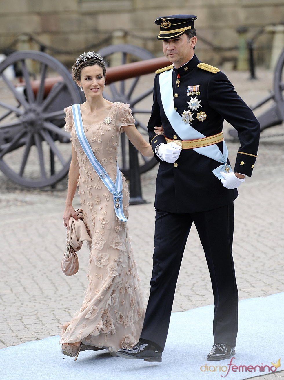 Felipe y Doña Letizia en la boda de Victoria de Suecia