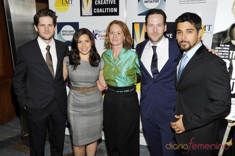 America Ferrera se compromete con Ryan Piers Williams