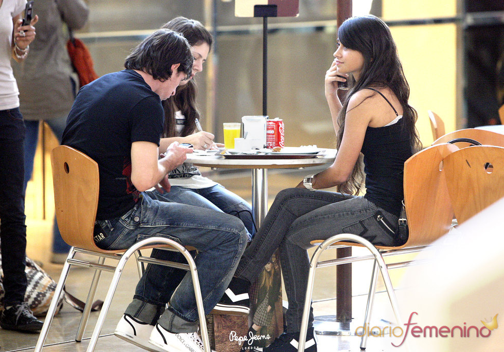 Leo Messi y su novia Antonella de paseo en Barcelona