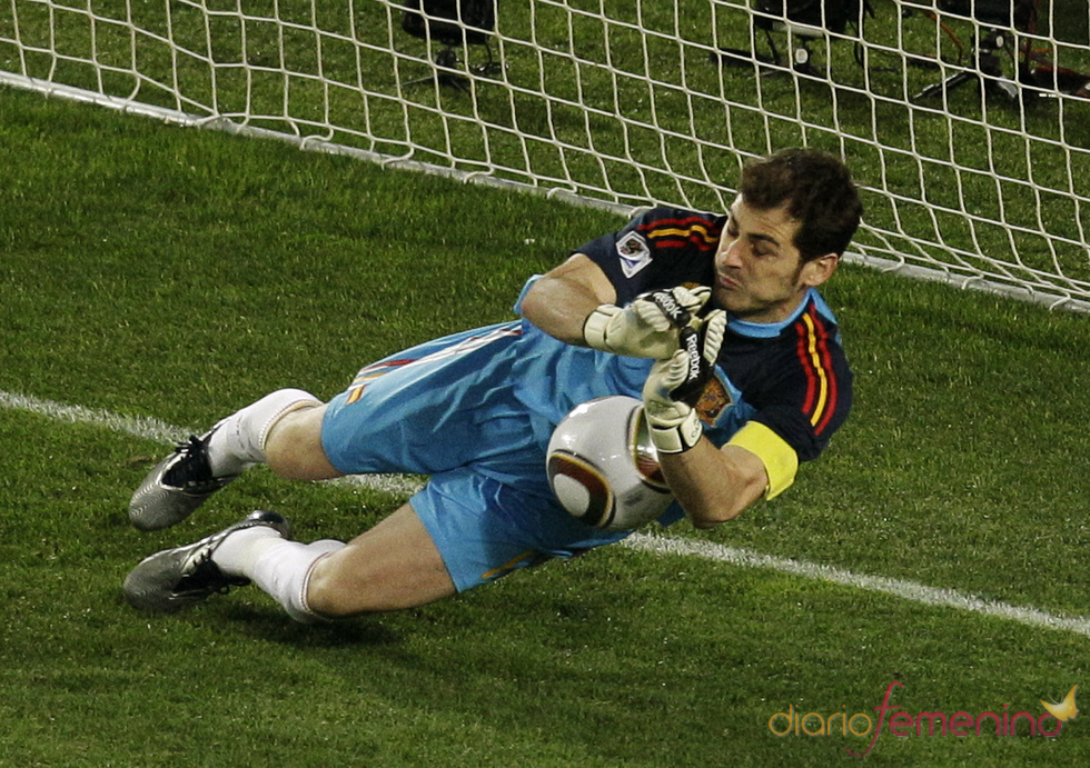 Íker Casillas para el penalti de Paraguay