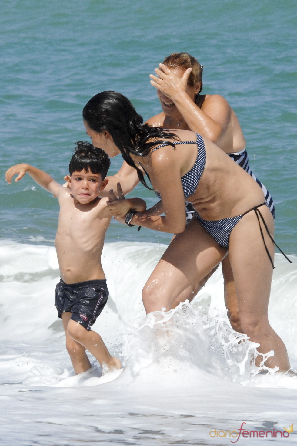 Inés Sastre con su hijo Diego en Cádiz