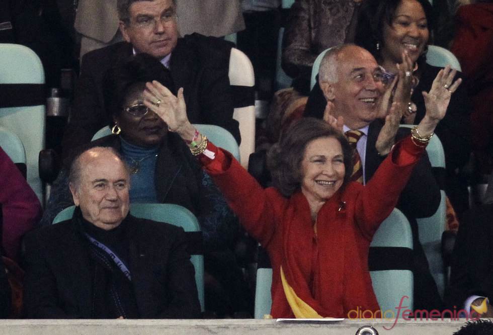 La Reina Sofía celebra el gol de Puyol contra Alemania