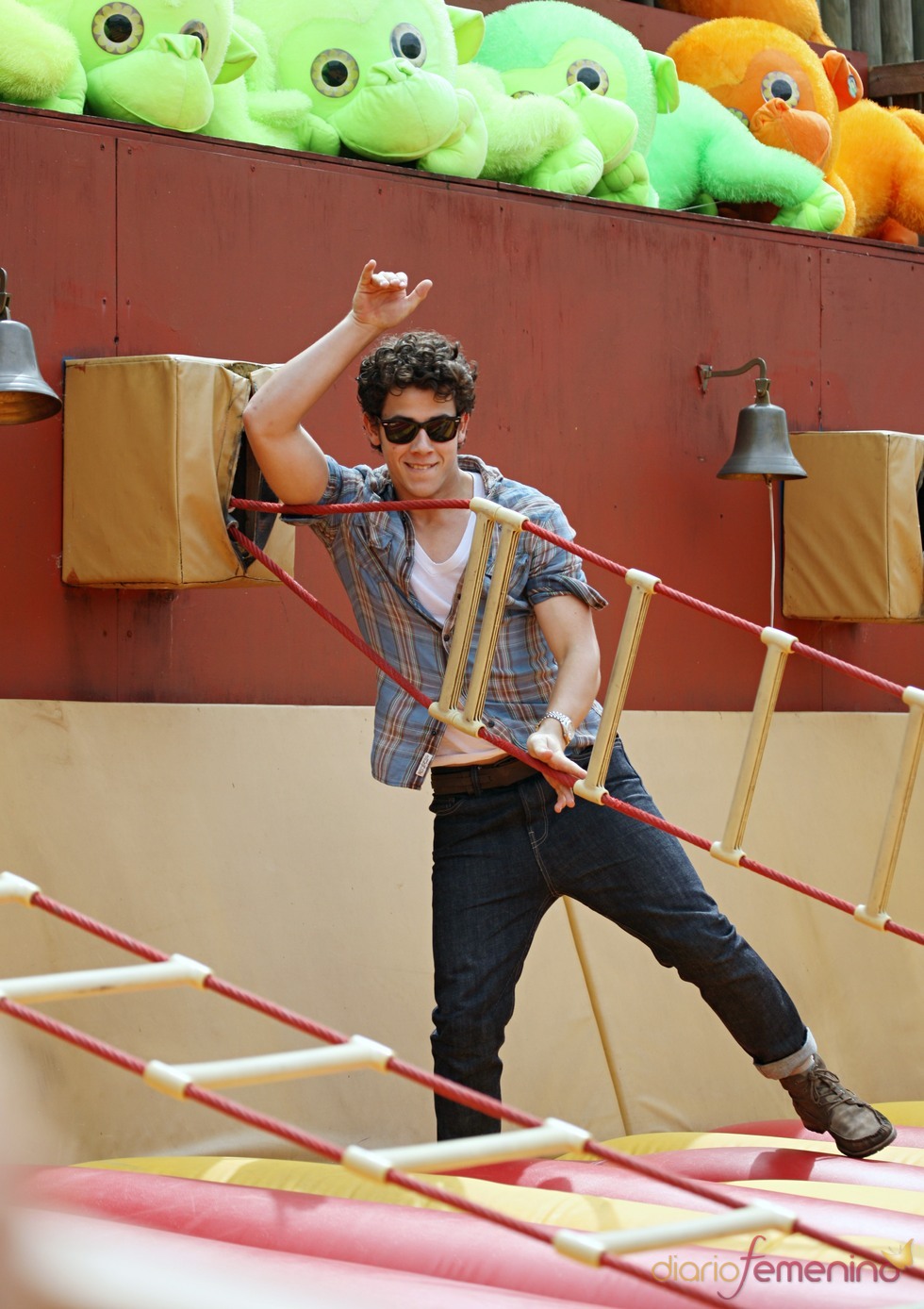Nick Jonas en el parque de atracciones