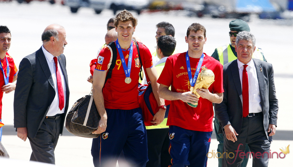 Iker Casillas y Fernando llorente, campeones del mundo, a su llegada a Barajas