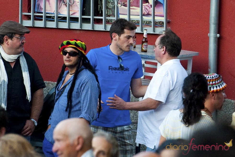 Iker Casillas se relaja en su pueblo de Ávila