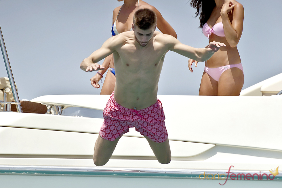 Piqué, se tira al agua