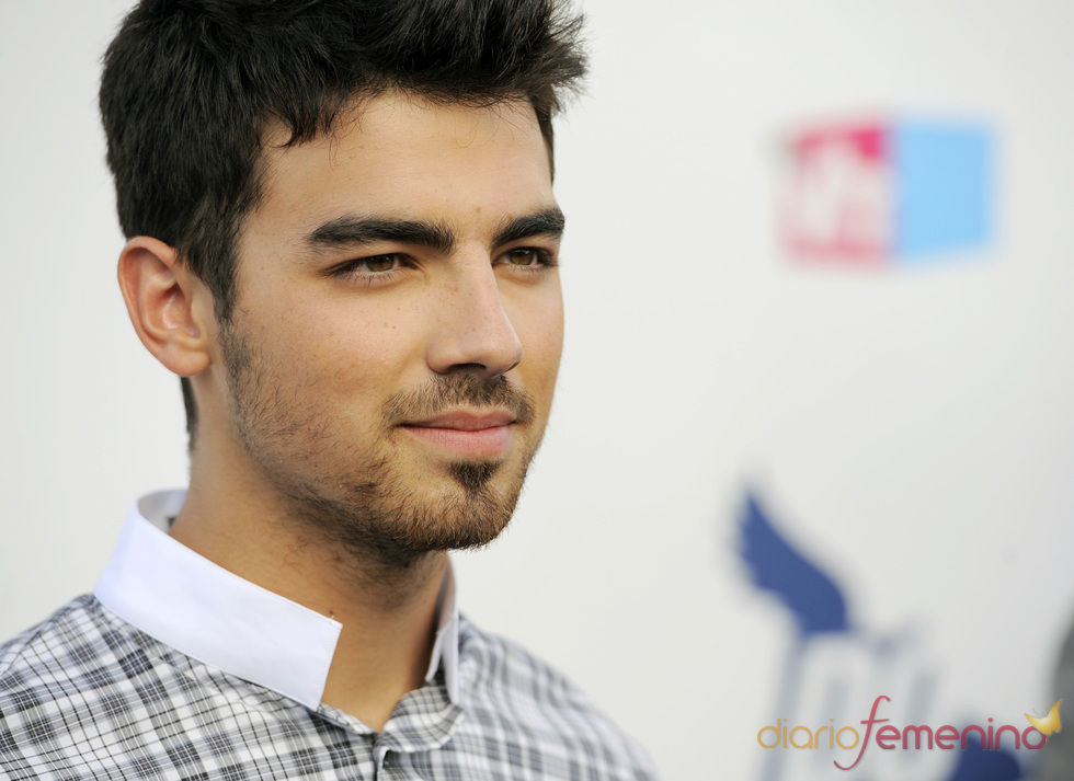 Joe Jonas en los premios Do Somethig