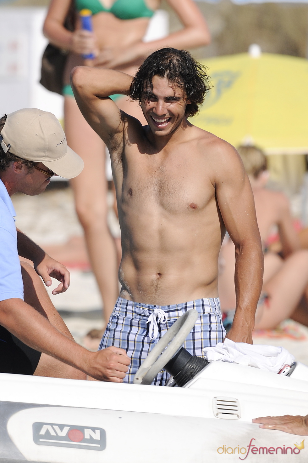 Rafa Nadal enseña torso en la playa