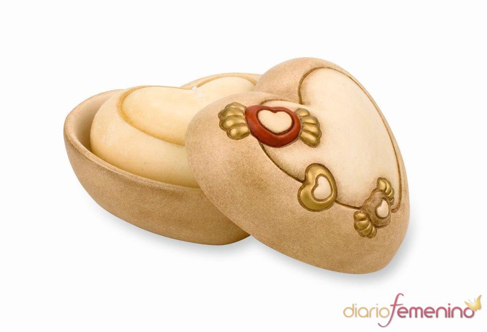 Cajita de porcelana con vela perfumada