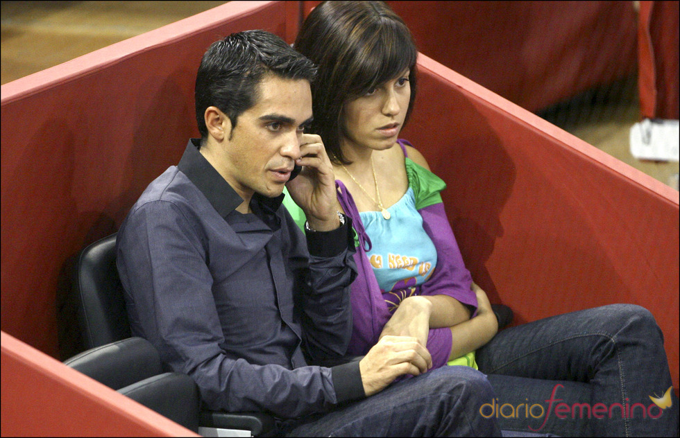 Alberto Contador mantiene una larga relación con Macarena Pescador