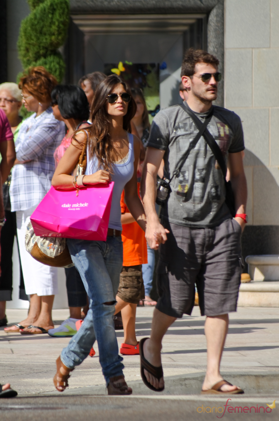 Iker Casillas y Sara Carbonero pasean de la mano por la meca del cine