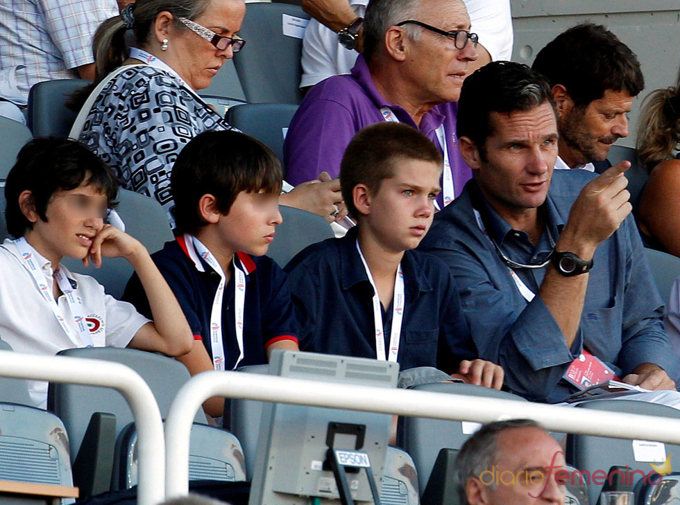 Iñaki Urdangarín comenta con Juan Valentín el atletismo