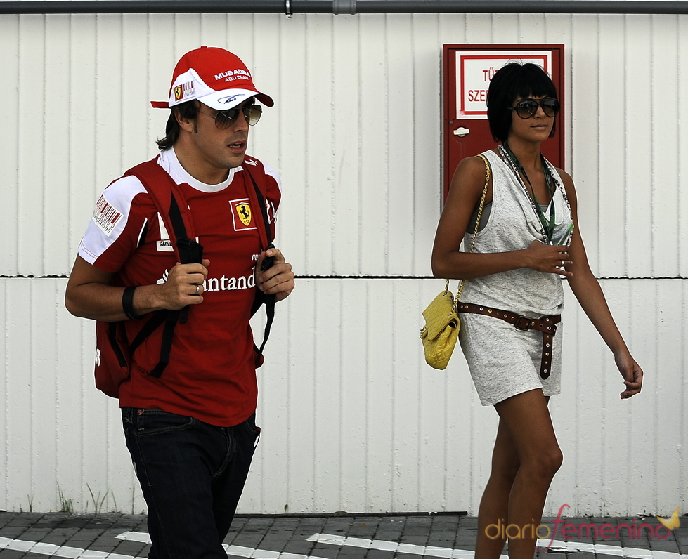 Fernando Alonso y Raquel del Rosario en el Gran Premio de Hungría de Fórmula 1