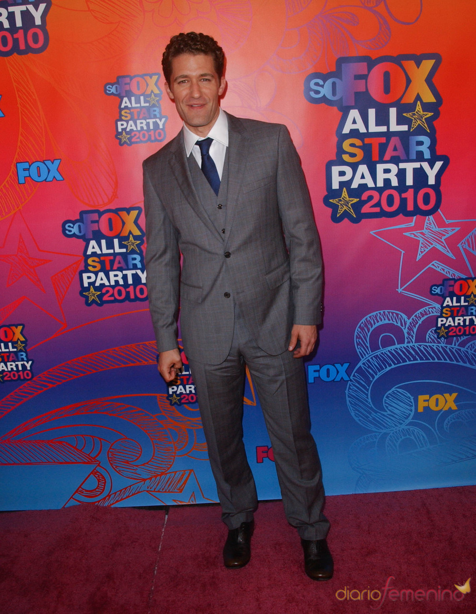 Matthew Morrison posa para las cámaras en la fiesta All-Star de Fox