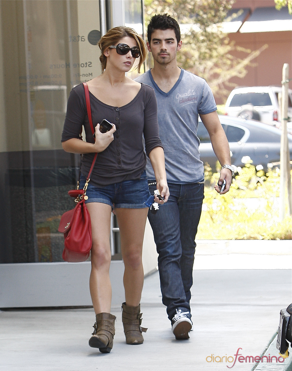 Joe Jonas y Ashley Greene, de paseo por Los Ángeles