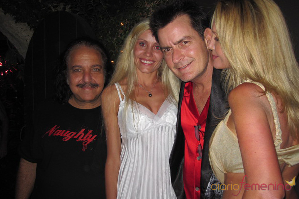 Charlie Sheen, de fiesta antes de ir a rehabilitación