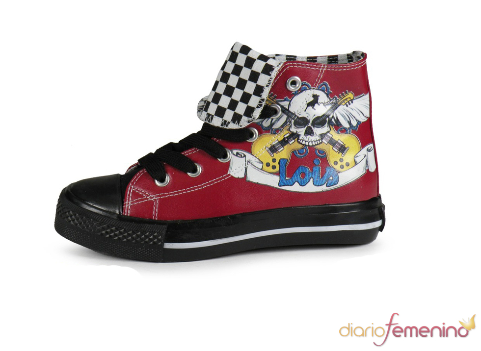 Deportiva rockera granate de Lois