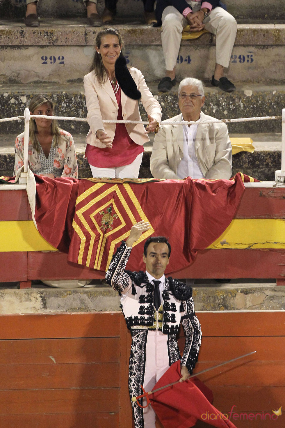 La Infanta Elena apoya a los toros en Mallorca