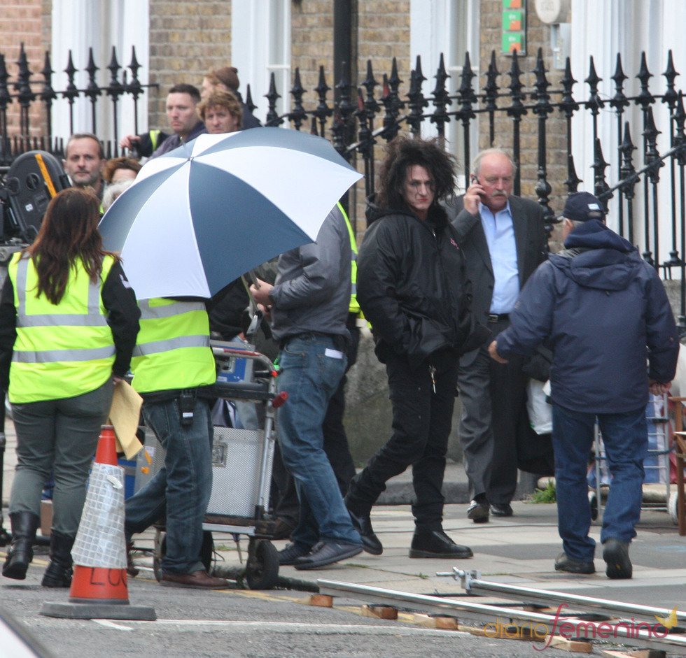 Transformación de Sean Penn en un rockero gótico