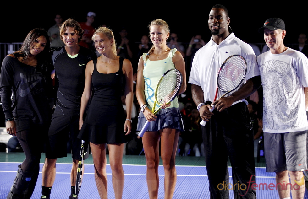 Rafa Nadal, rodeado de bellezas