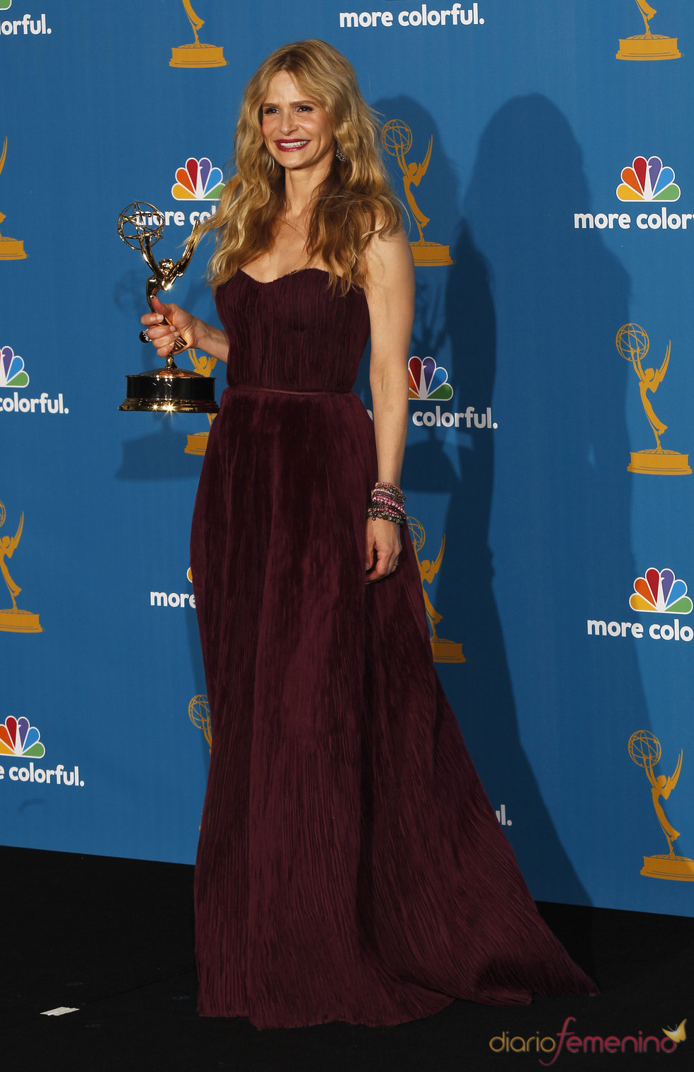 Kyra Sedgwick de 'The Closer' con su Emmy