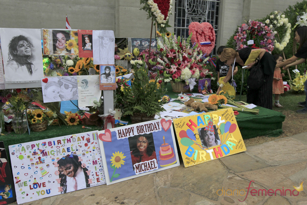 Homenaje a Michael Jacskon en su 52 cumpleaños