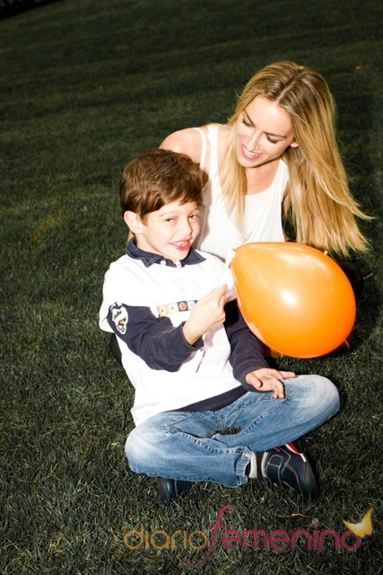 Kira Miró en el calendario Pablosky 2011