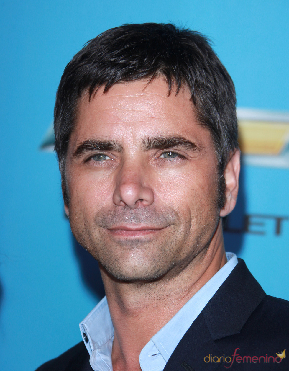 John Stamos en la premiere de 'Glee'