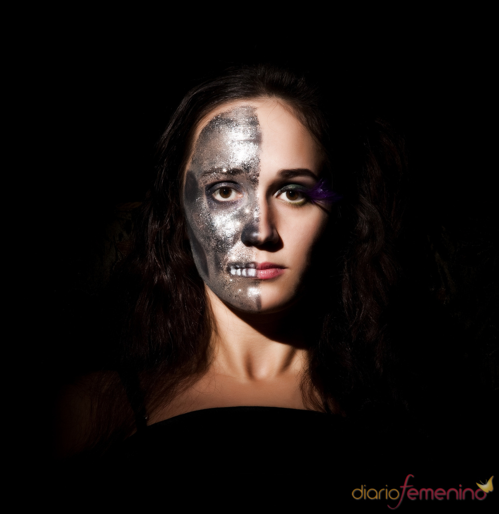 Maquillaje gris para Halloween