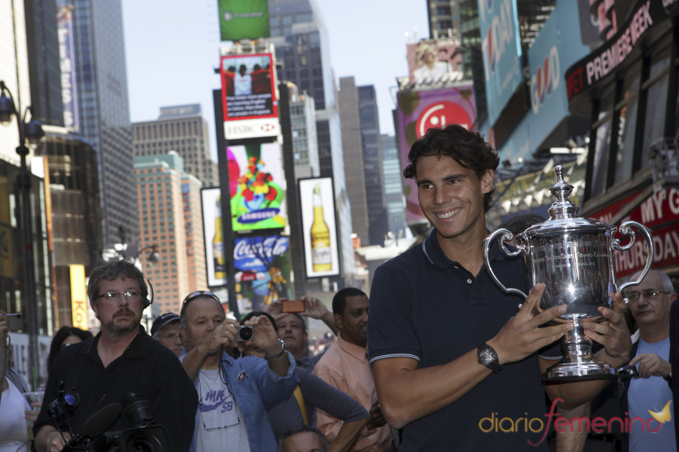 Rafa Nadal con la copa del Open USA en Nueva York