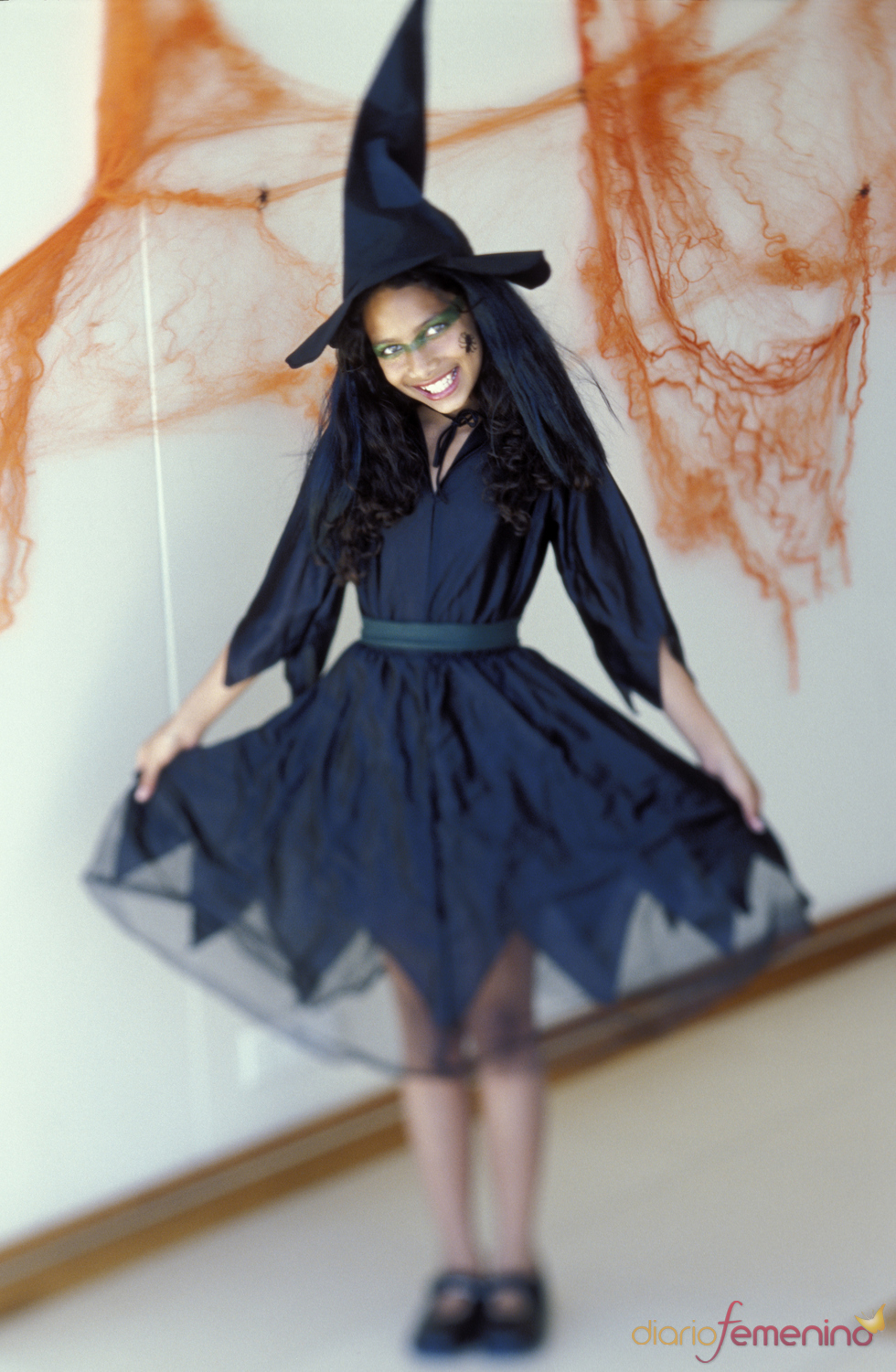 Total black para la bruja más terrorífica de Halloween