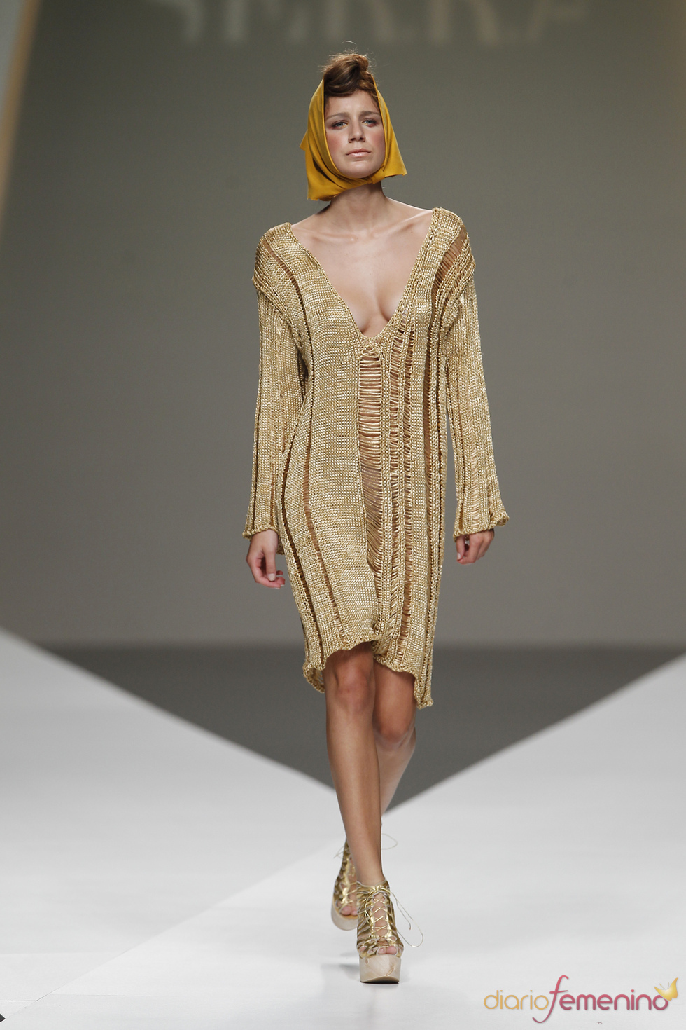 Vestido dorado de Cati Serra