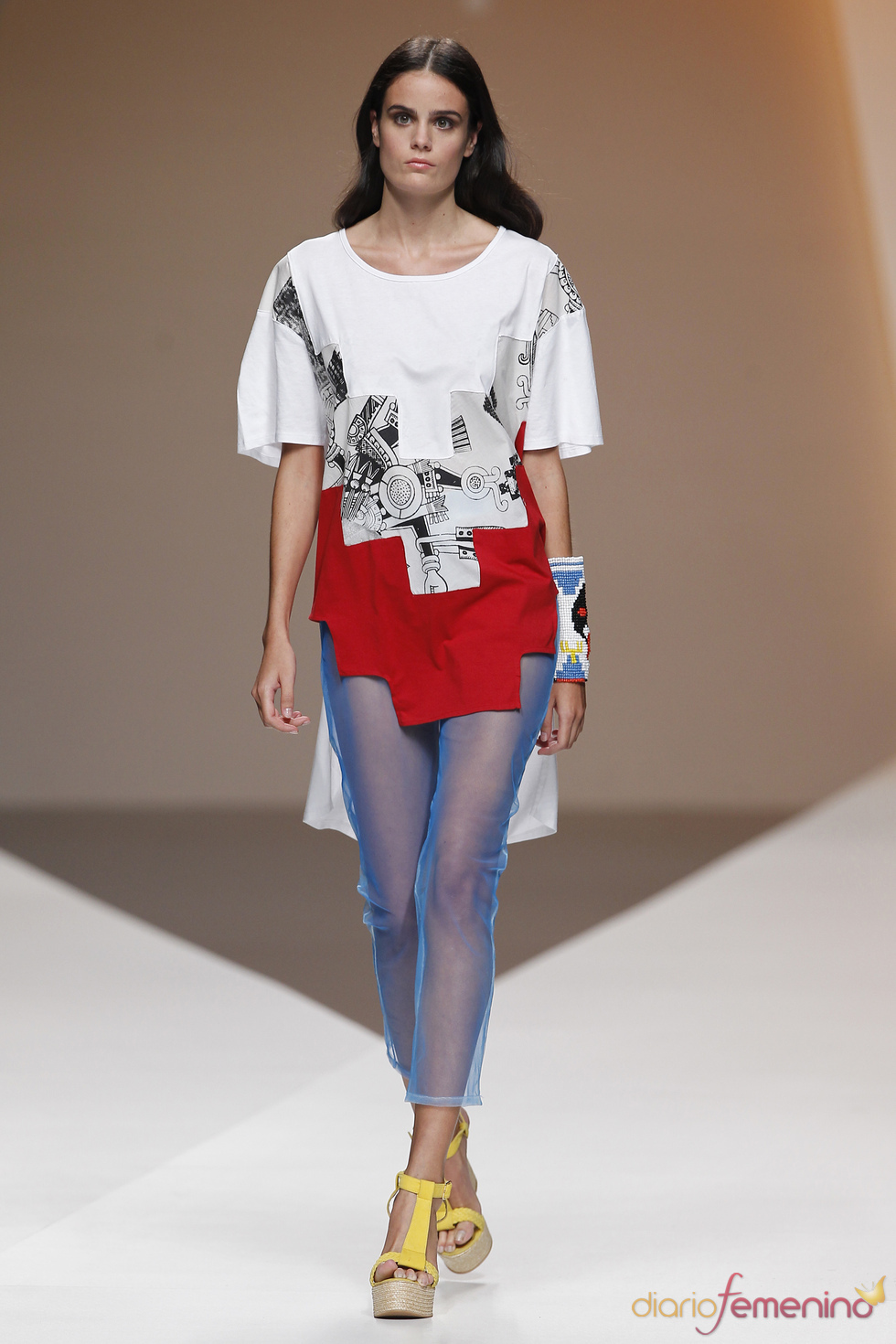 Cruz Castillo pisa fuerte en la Pasarela Cibeles