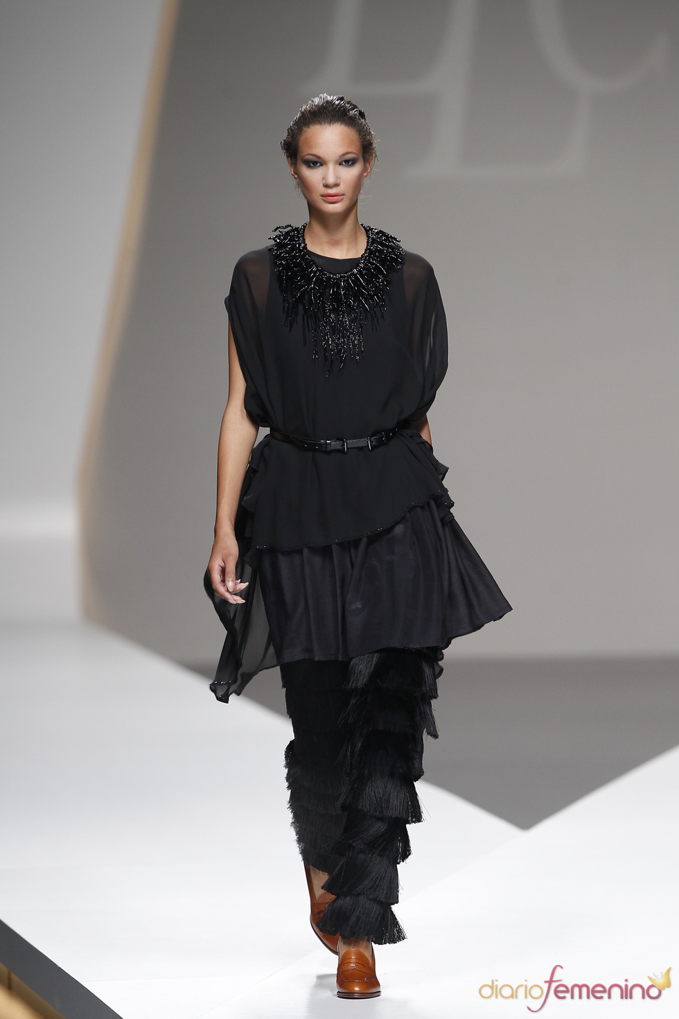 Pantalones con flecos de Lluis Corujo en la Madrid Fashion Week