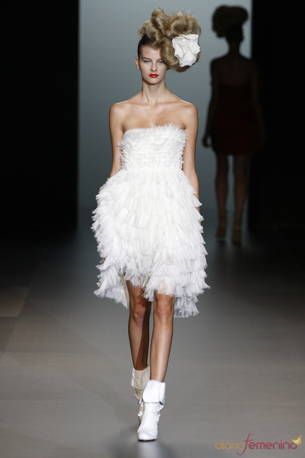 Noche en blanco según Elisa Palomino en Cibeles Madrid Fashion Week