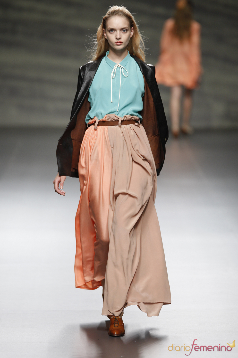 Martin Lamothe arriesga con perneras en distintos tonos durante la Madrid Fashion Week